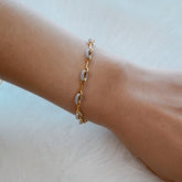 Classic Oval Horsebit Chain Bracelet with Moissanite – 7 Inches