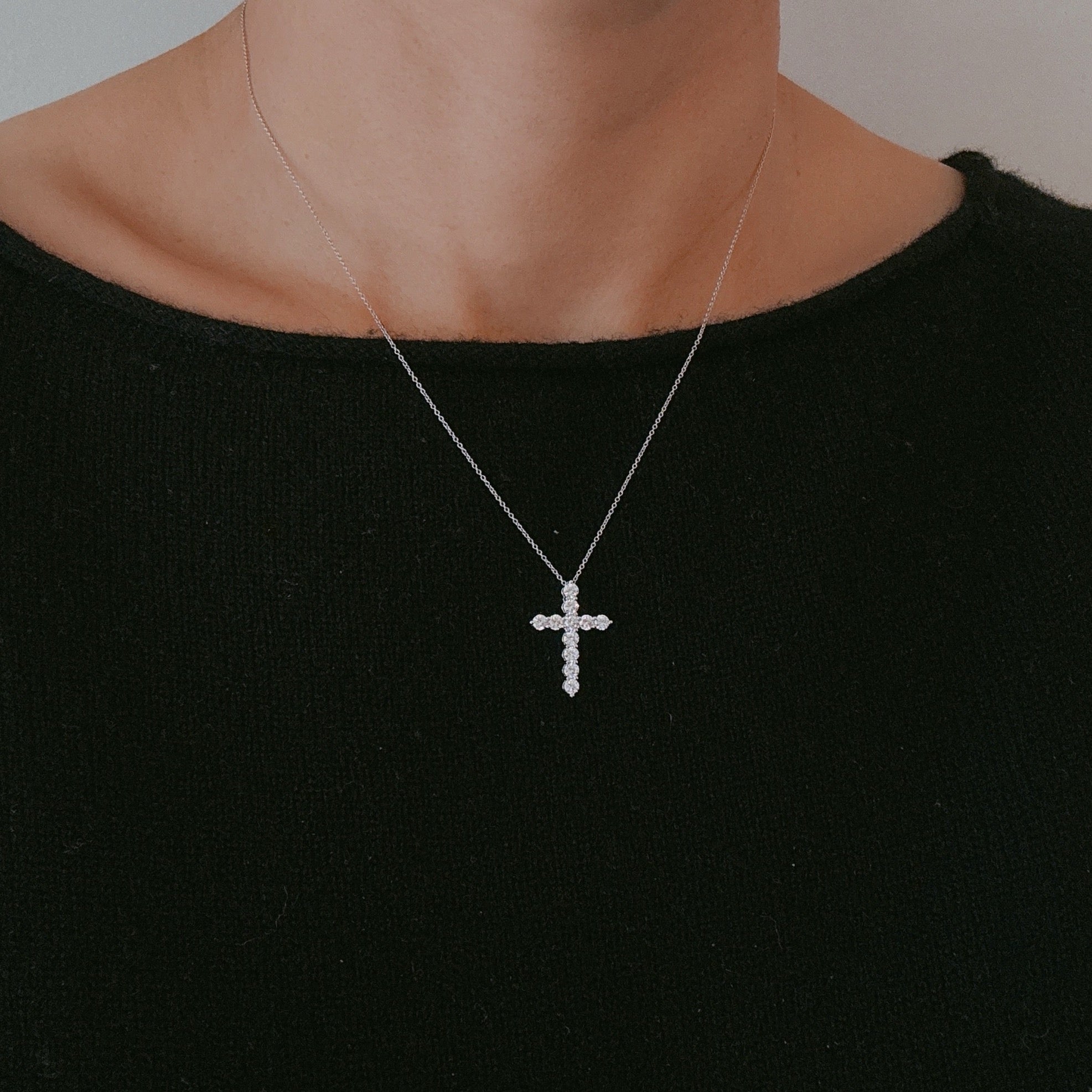 1ct-Diamond-Cross-Necklace-in-White-Gold