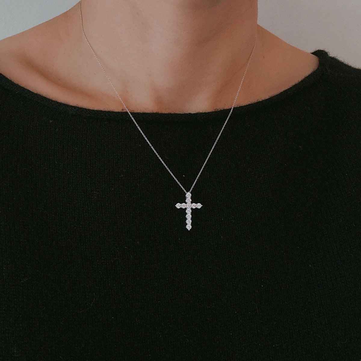 1ct-Diamond-Cross-Necklace-in-White-Gold