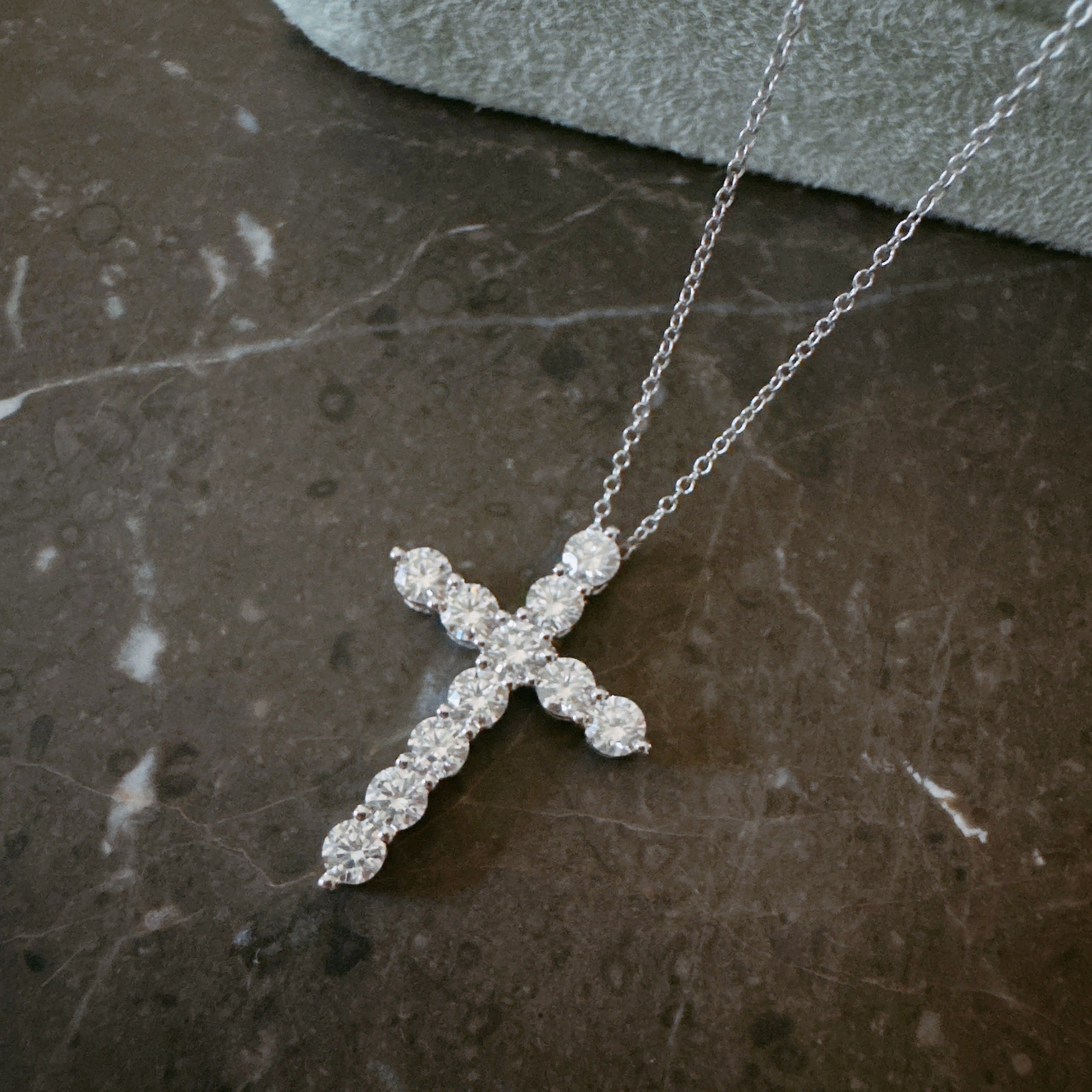 1ct-Diamond-Cross-Necklace-in-White-Gold