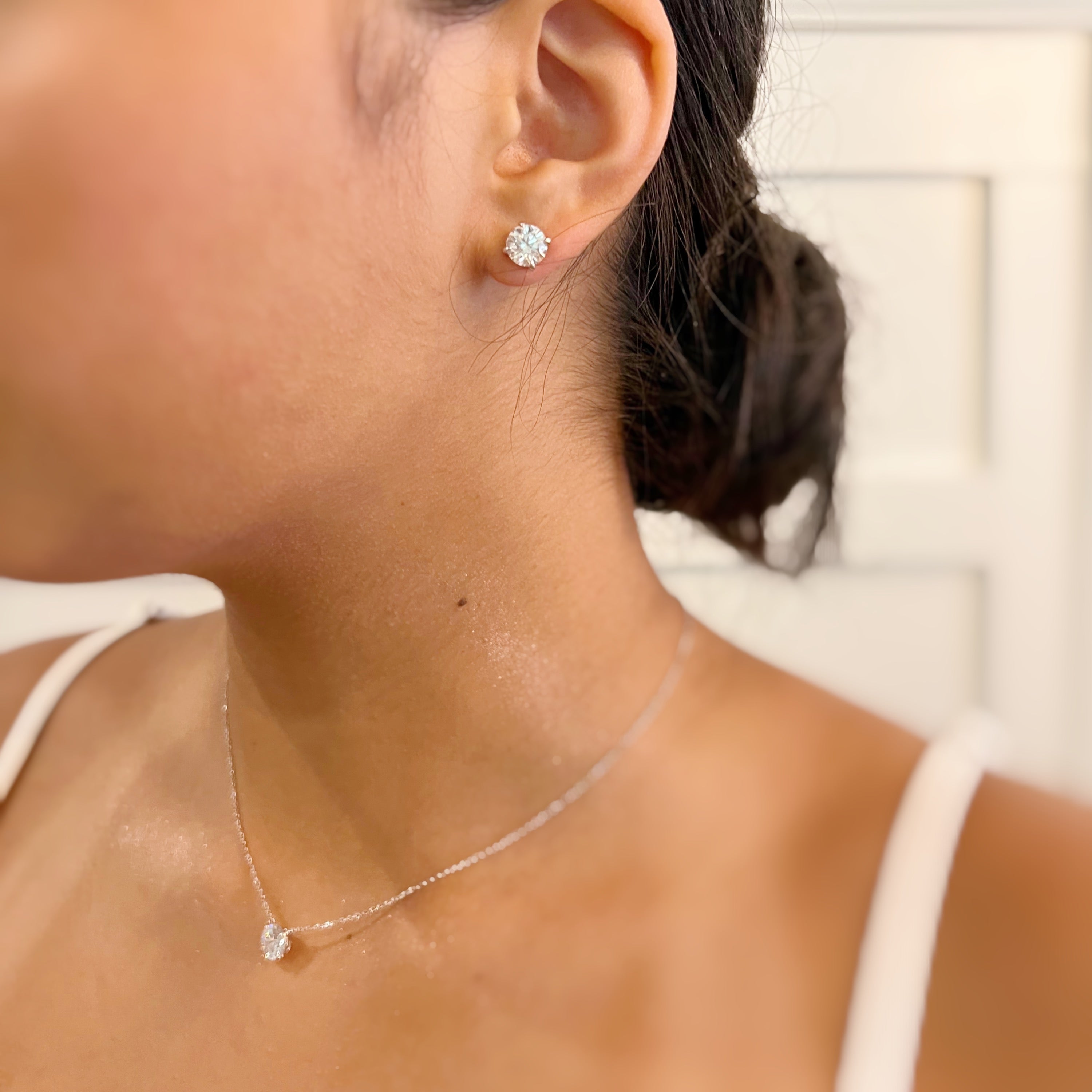 FLOATING-DIAMOND-SOLITAIRE-NECKLACE