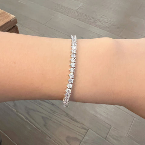 Three-Prong Diamond Tennis Bracelet In White Gold