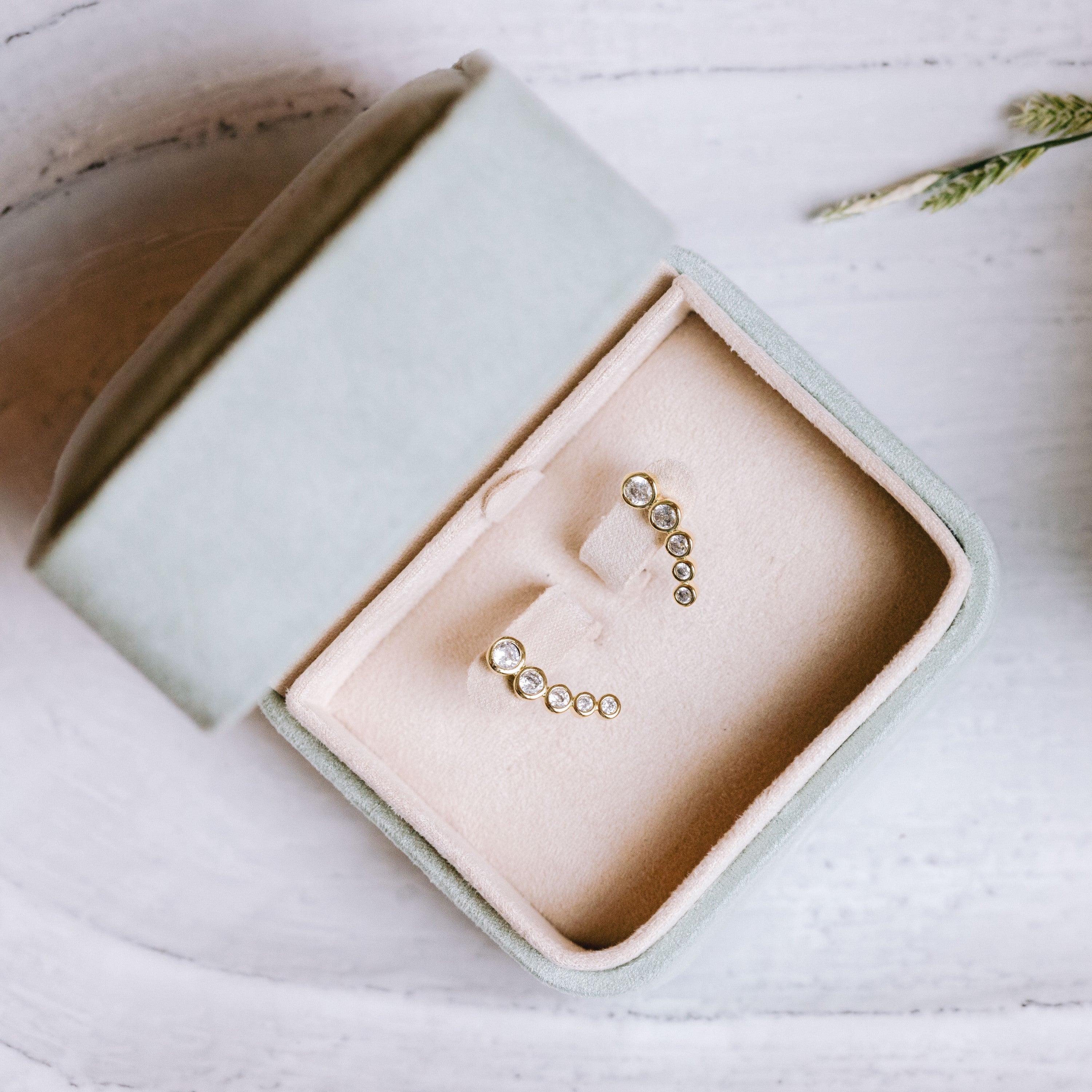 SERANADE-FIVE-BEZEL-DIAMOND-STUD-EARRINGS-BOX