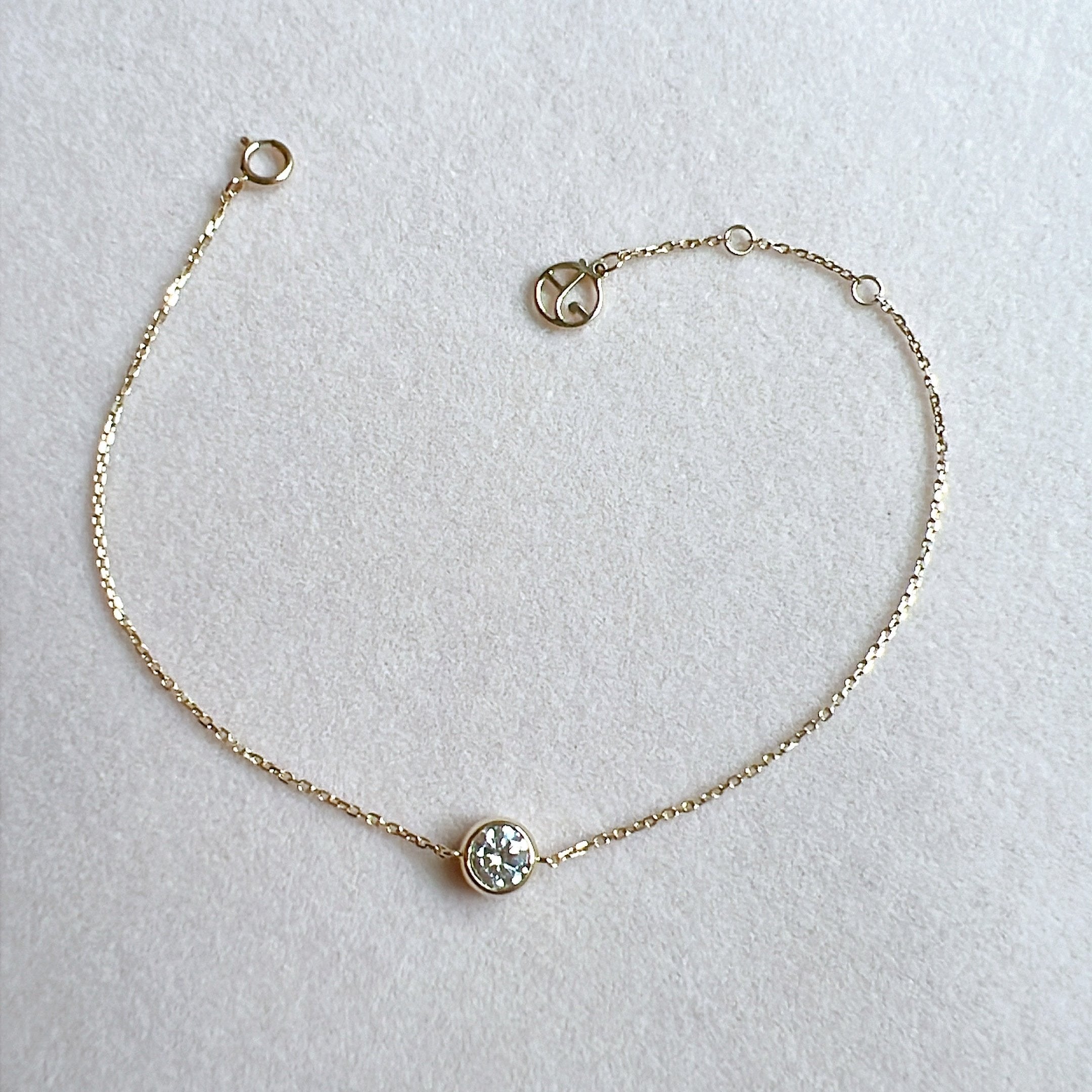Bezel Solitaire Round Bracelets In Yellow Gold 0.5 Carats