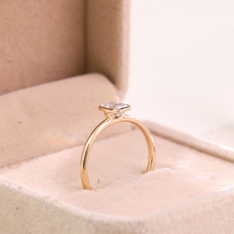 gold-bezel-emerald-diamond-ring